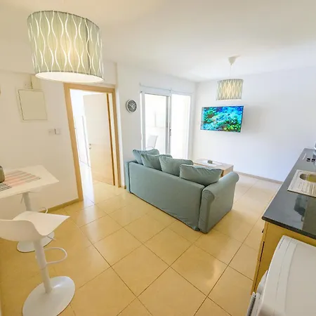 Thea Court 1 - B Apartamento Paralimni