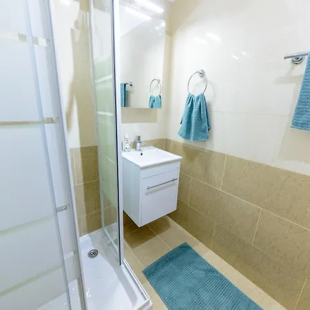 Apartment Thea Court 1 - B *